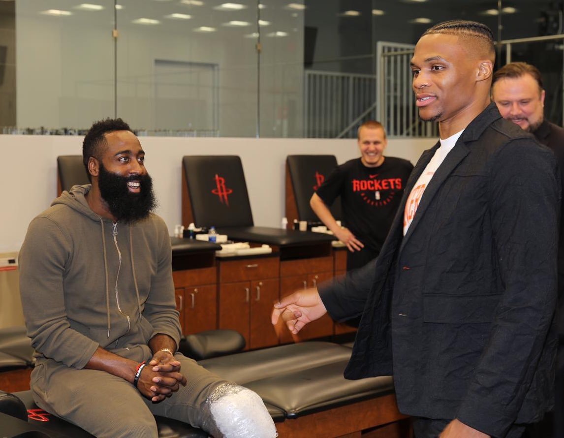 “帅白龙”罗超连克四强，豪取全国自由搏击锦标赛冠军！（帅白龙罗超连斩四强，问鼎全国自由搏击锦标赛！）