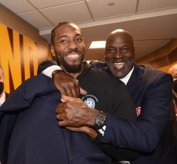 泰山93届5将指望不上了，张弛+郑铮参加教练培训班 无缘国字号后卫（泰山93届五将难指望，张弛郑铮转投教练培训，恐无缘国字号后卫）